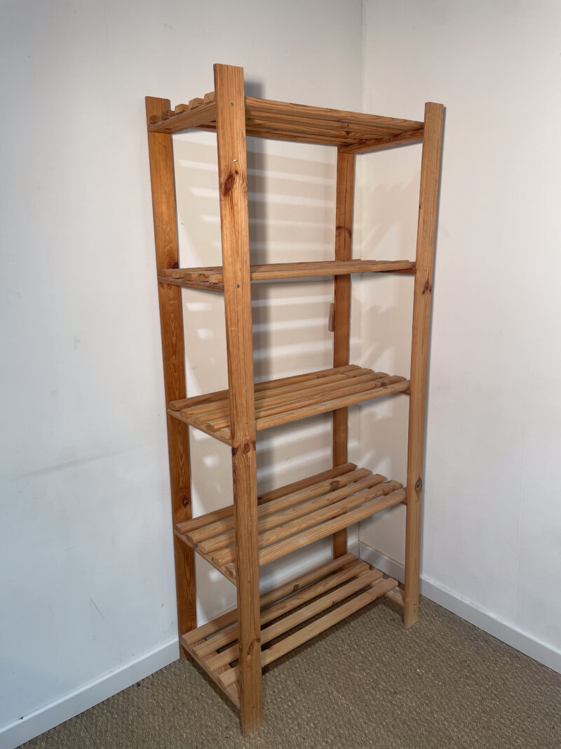 Etagère en bois profonde