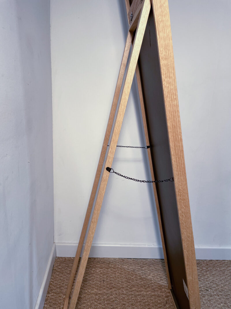 Miroir haut avec cadre en bois foncé – Image 3