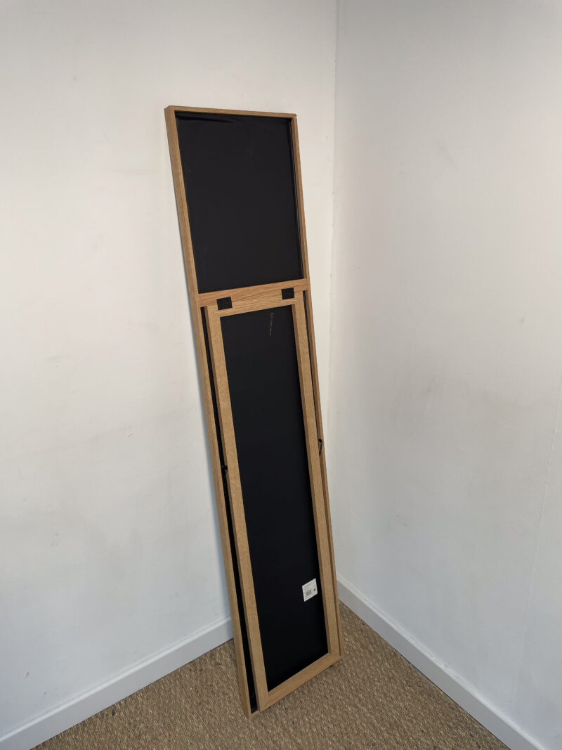 Miroir haut avec cadre en bois foncé – Image 5