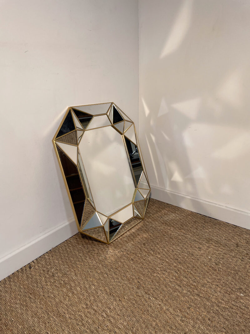 Miroir géométrique au cadre doré