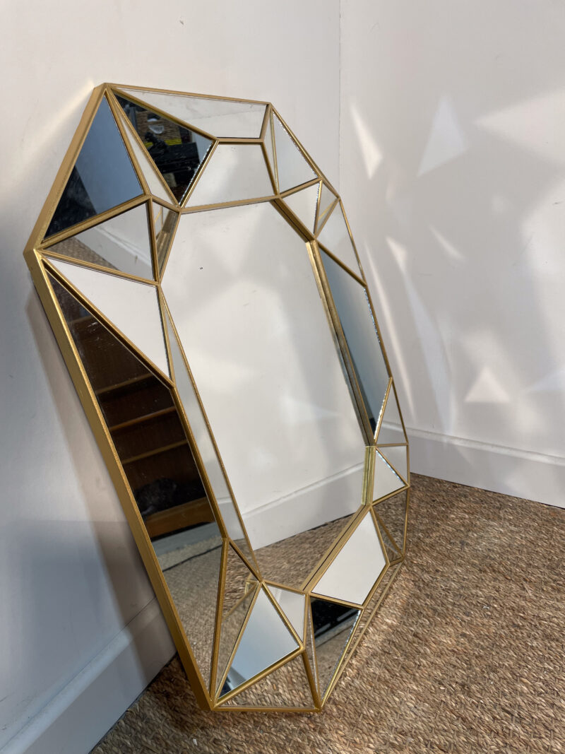 Miroir géométrique au cadre doré – Image 3