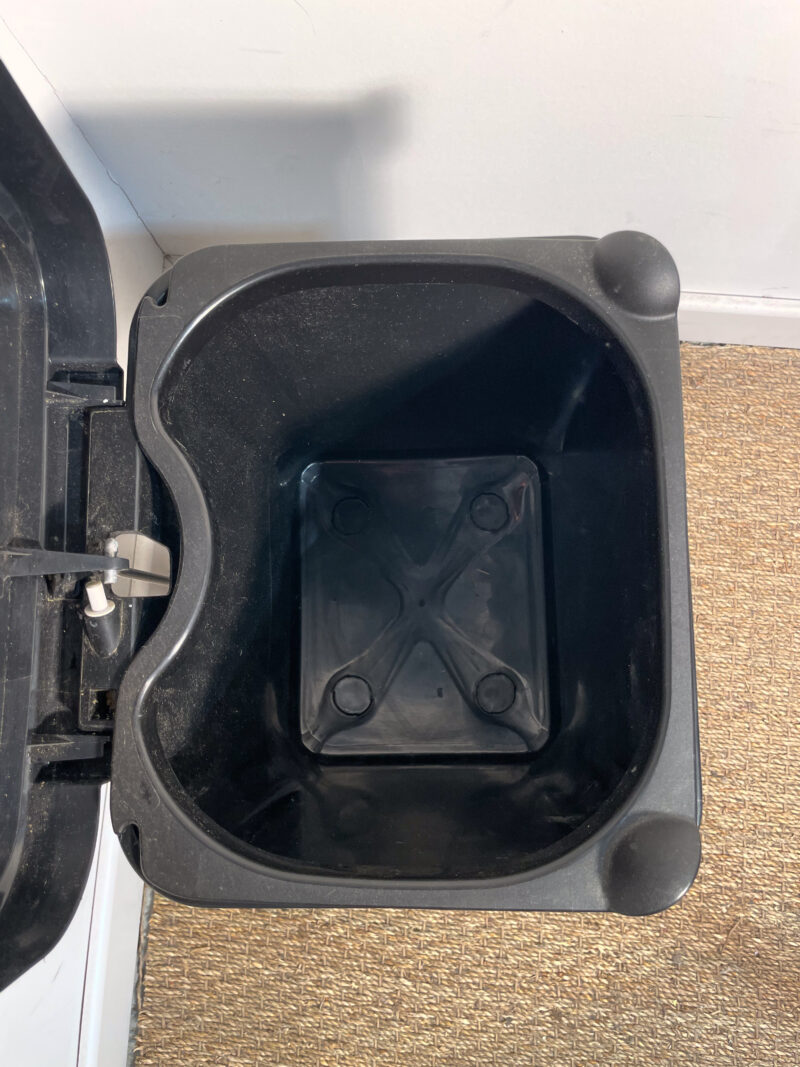 Petite poubelle à pédale en plastique – Image 3