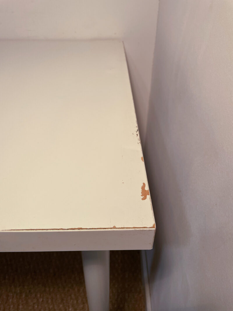 Table rectangulaire légère en bois blanc – Image 5