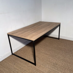 Table basse noire et bois