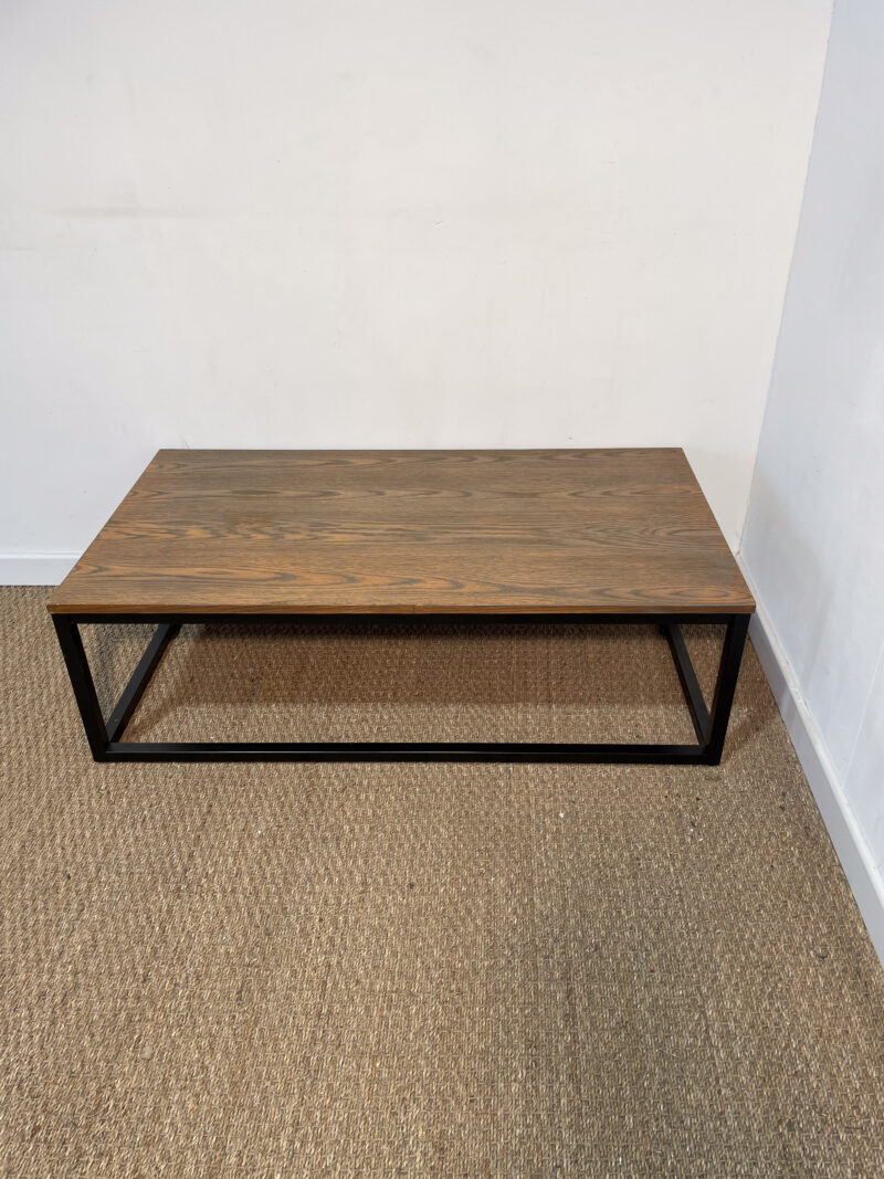 Table basse en bois avec piètement en fer noir – Image 2