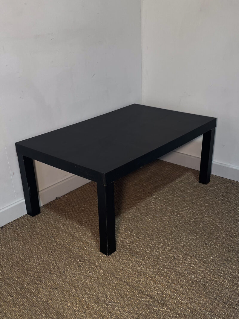 Table basse rectangulaire noire