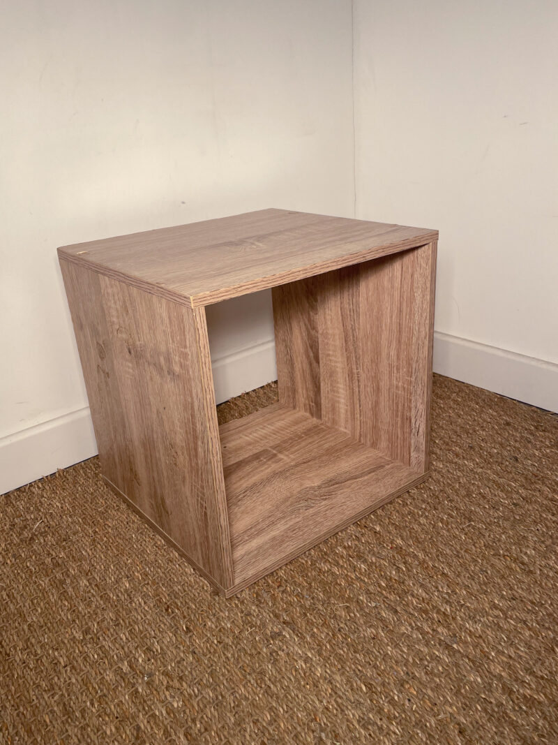 Cube en bois / chevet