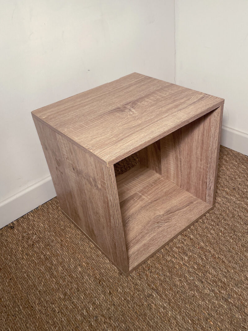 Cube en bois / chevet – Image 3