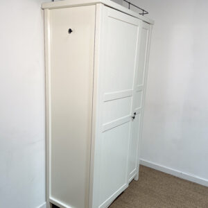 Armoire blanche en bois