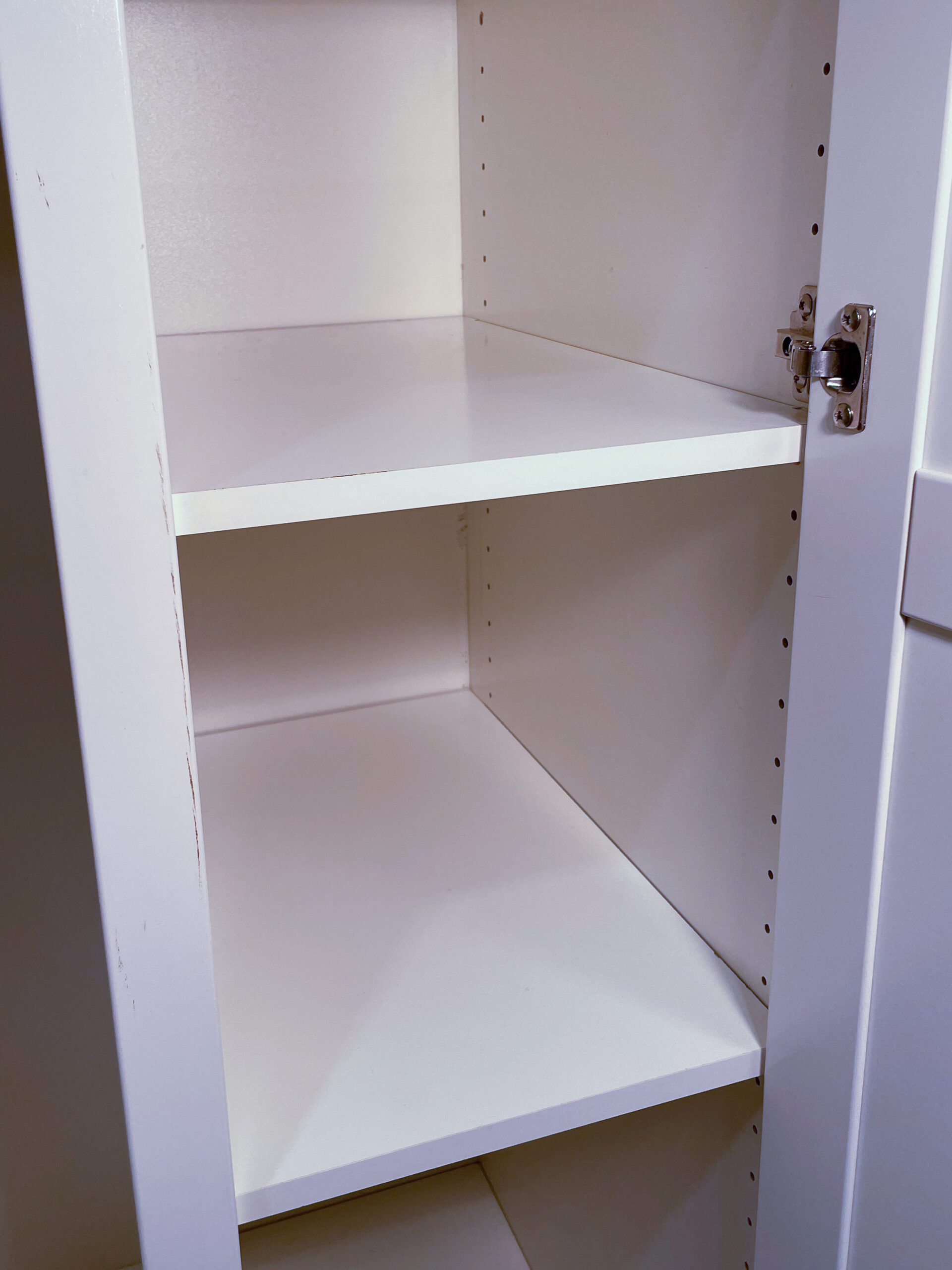 Armoire blanche en bois – Image 8