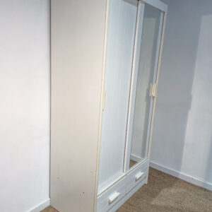 Armoire blanche à miroir