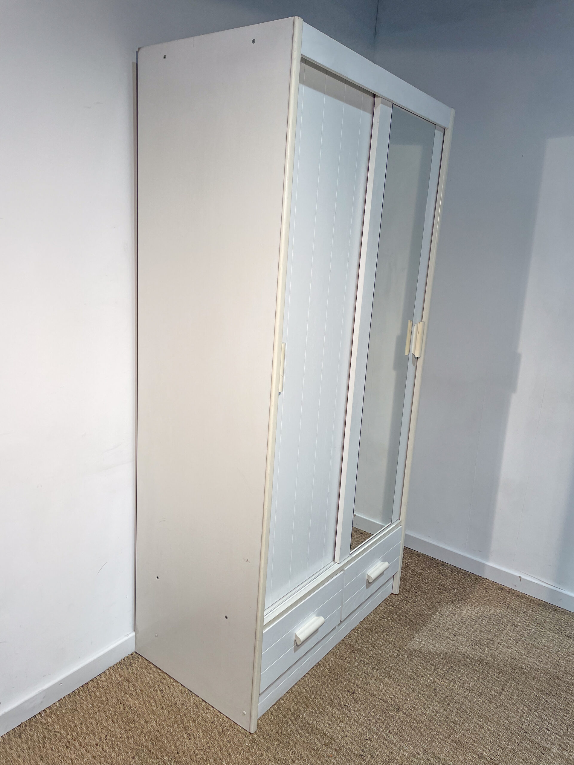 Armoire blanche à miroir