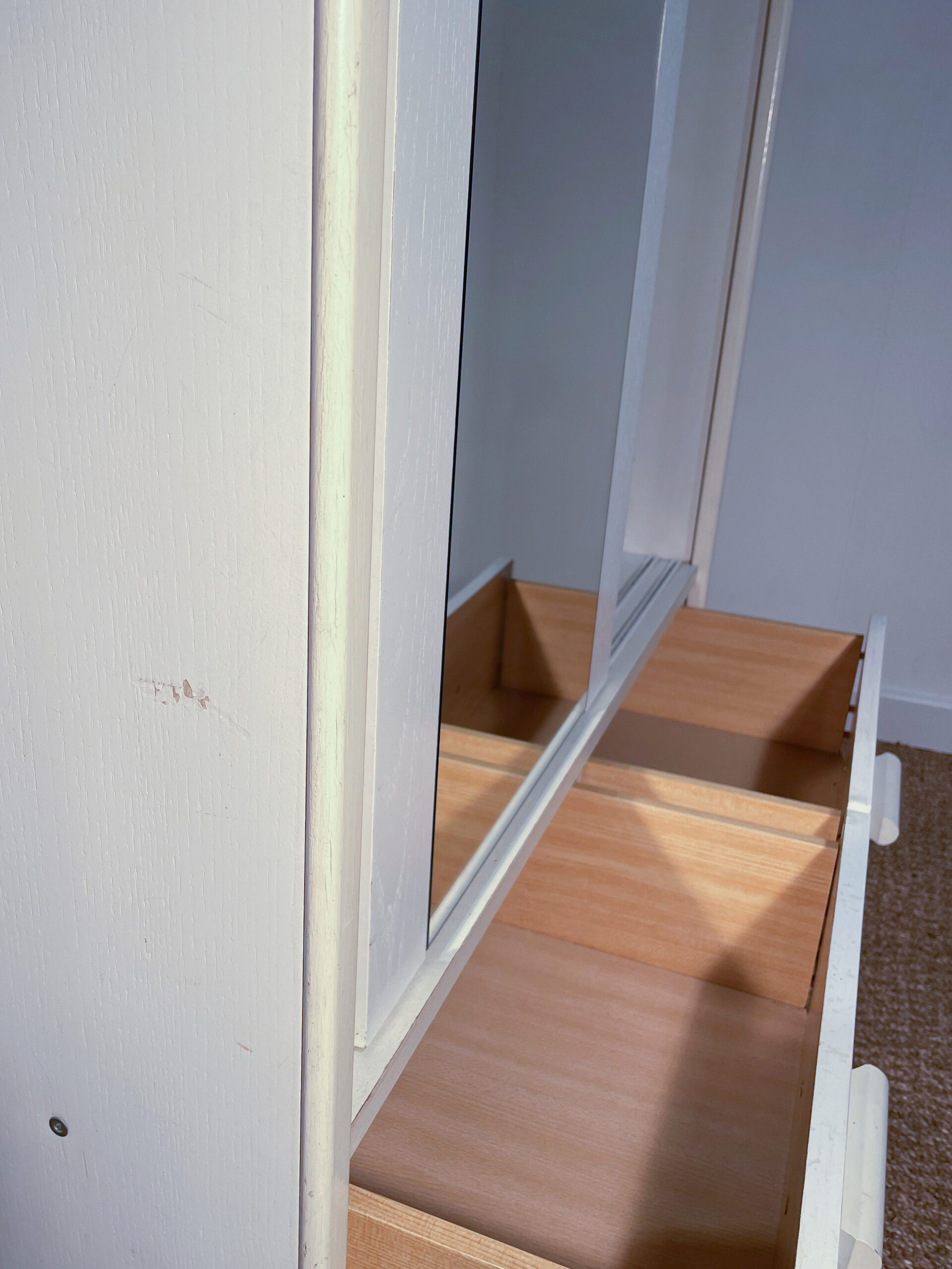 Armoire blanche à miroir – Image 6