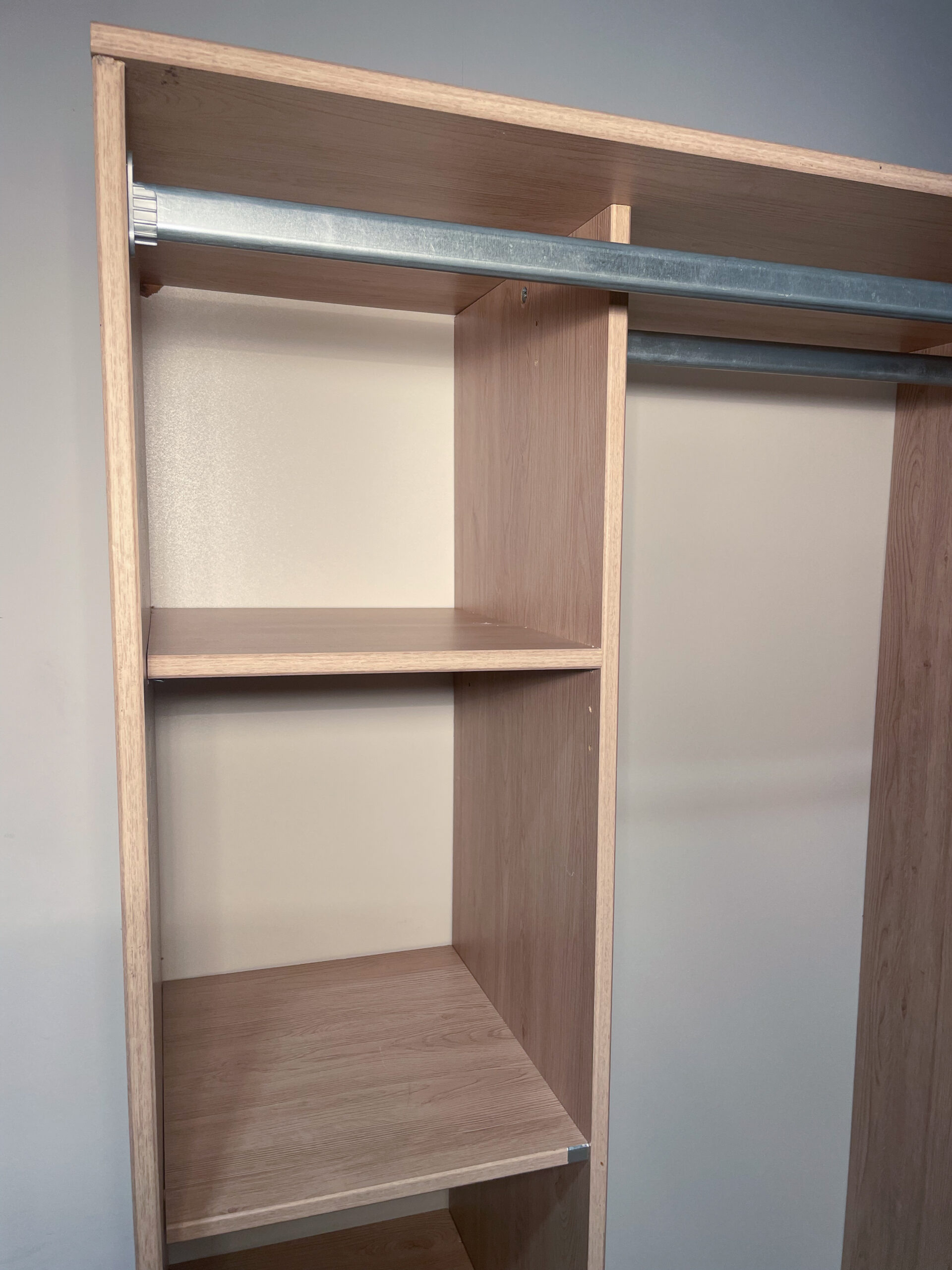 Dressing en bois à rideau – Image 3