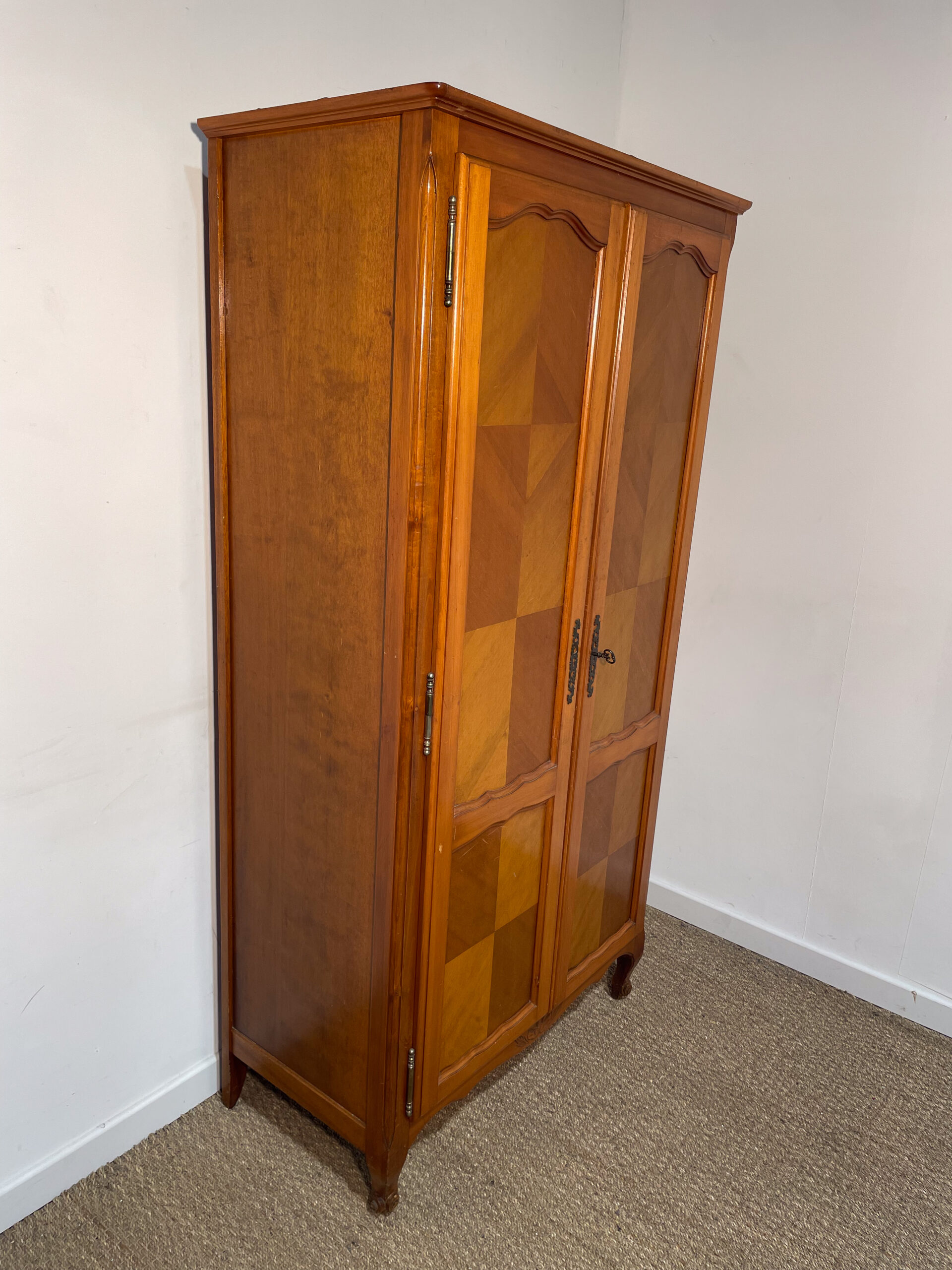 Armoire en bois