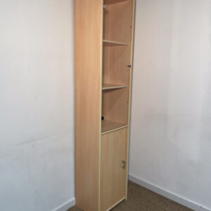 Bibliothèque claire vitrée