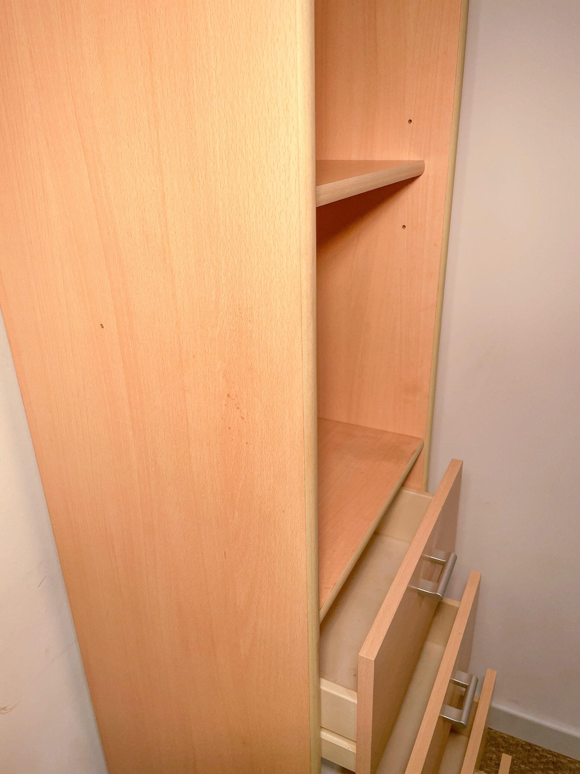 Bibliothèque claire à tiroirs – Image 4