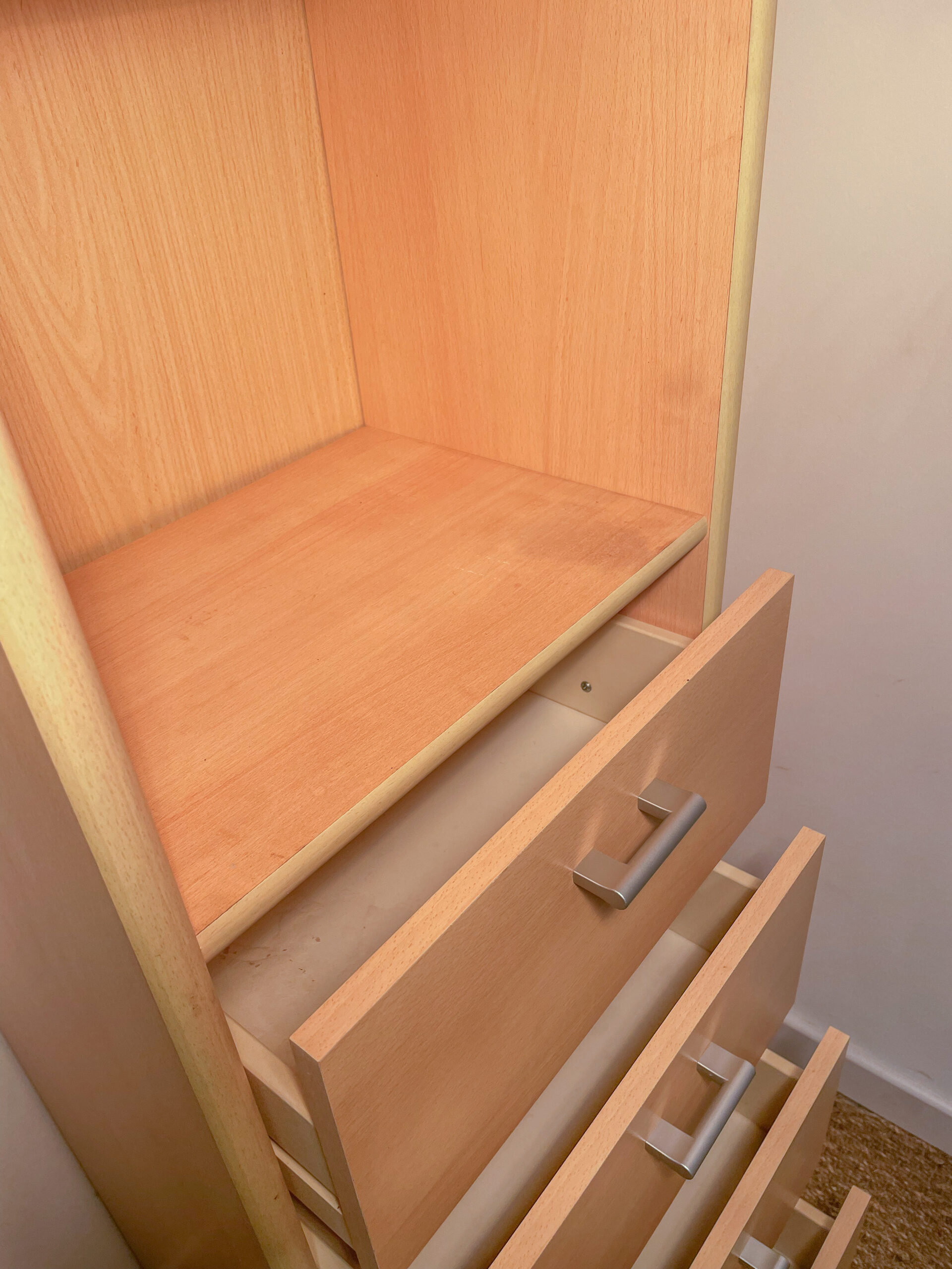 Bibliothèque claire à tiroirs – Image 5