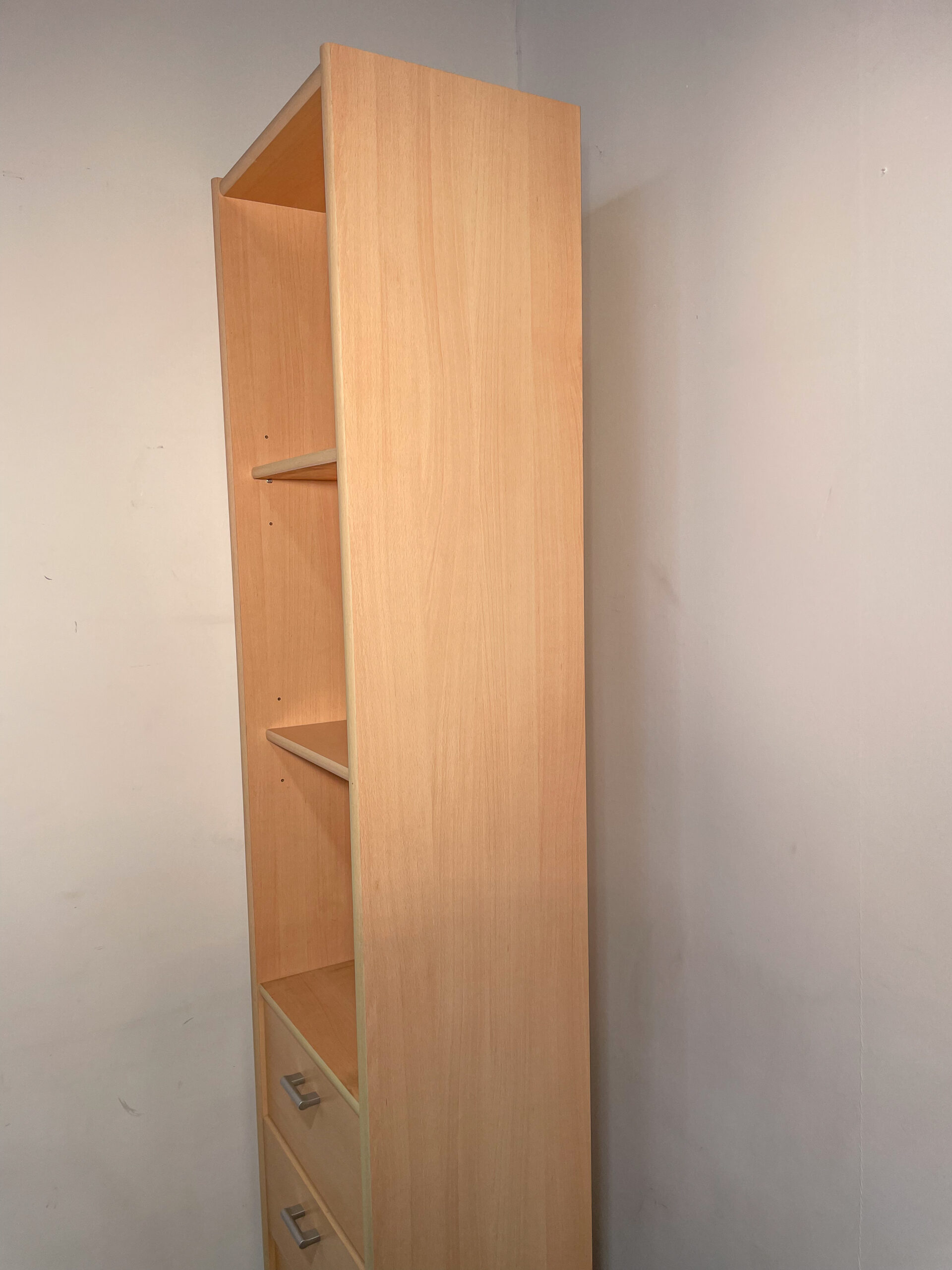 Bibliothèque claire à tiroirs – Image 7