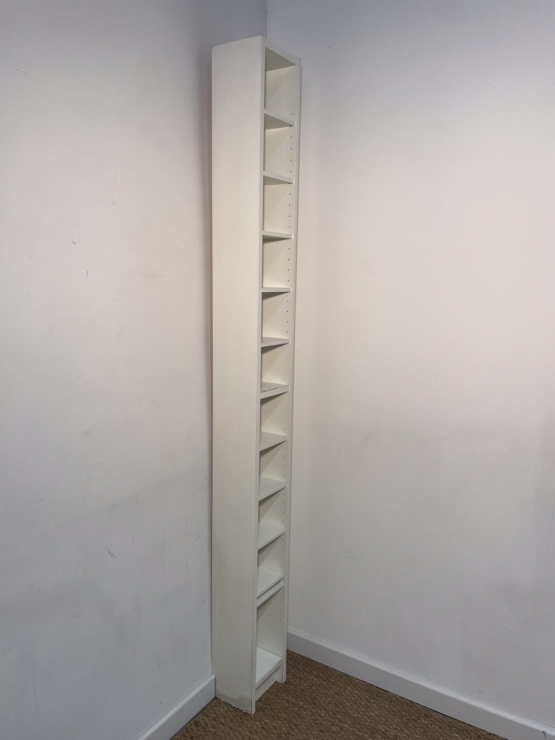 Petite bibliothèque haute blanche