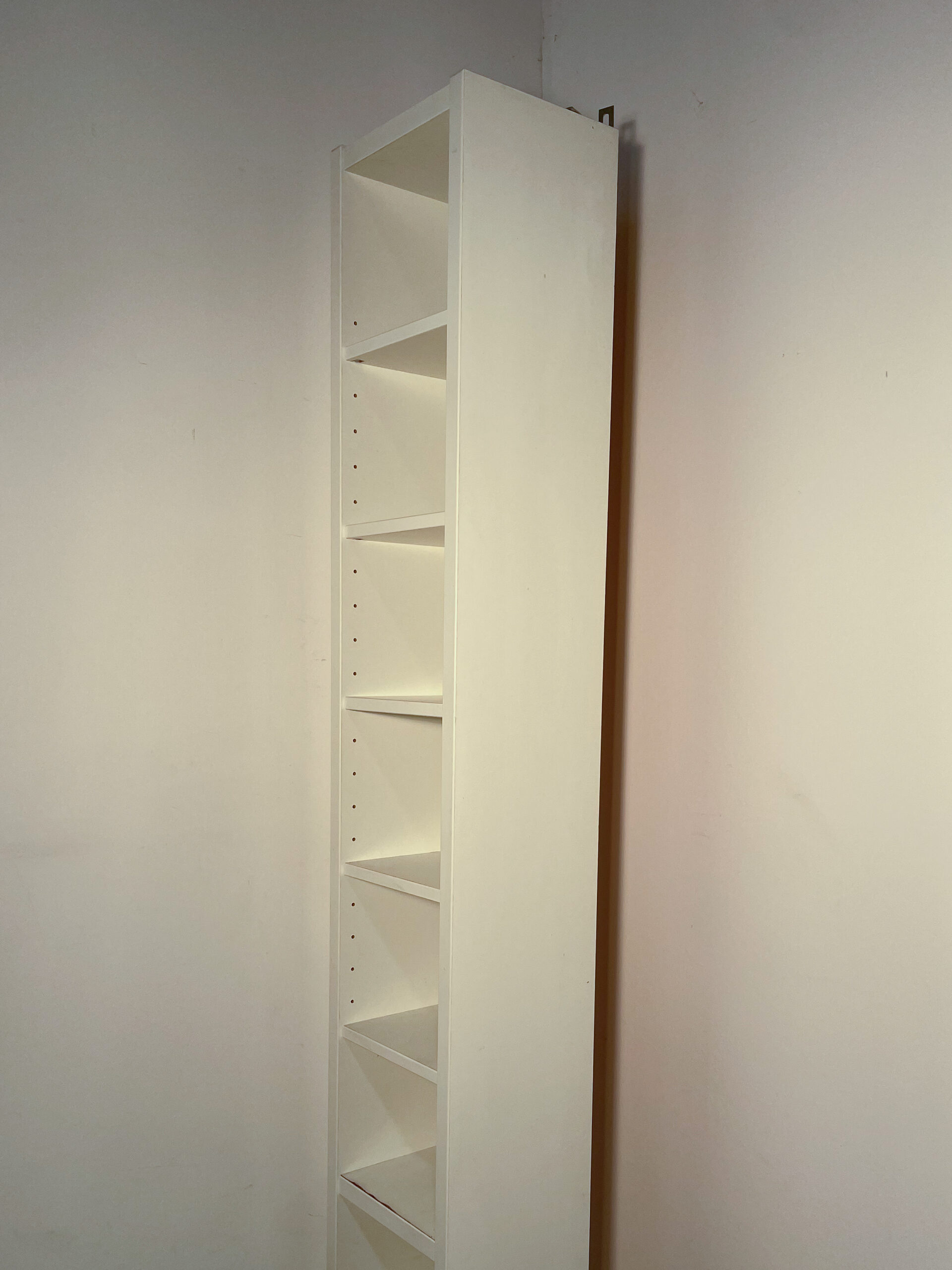 Petite bibliothèque haute blanche – Image 6