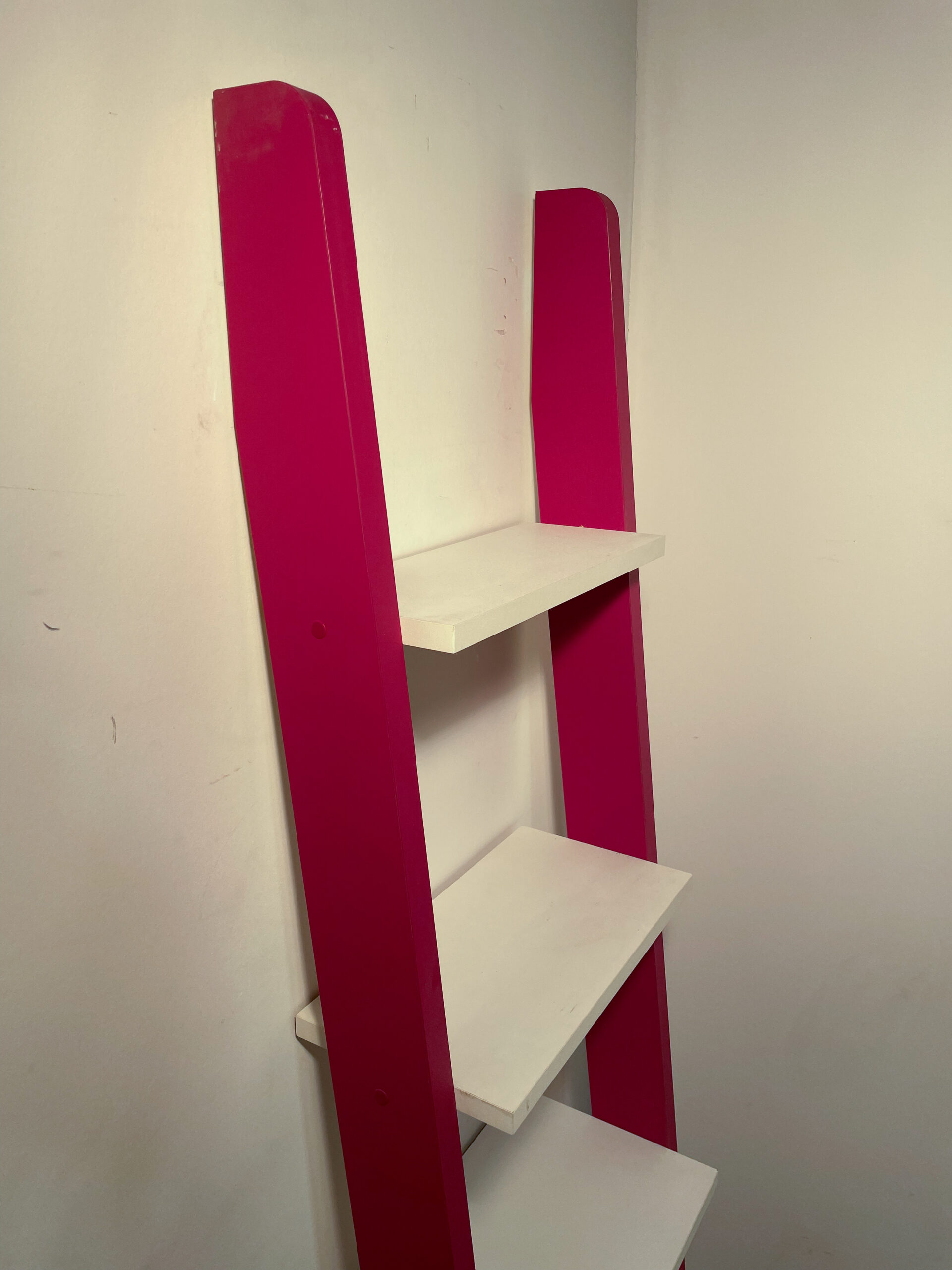 Etagère inclinée blanche et rose – Image 4