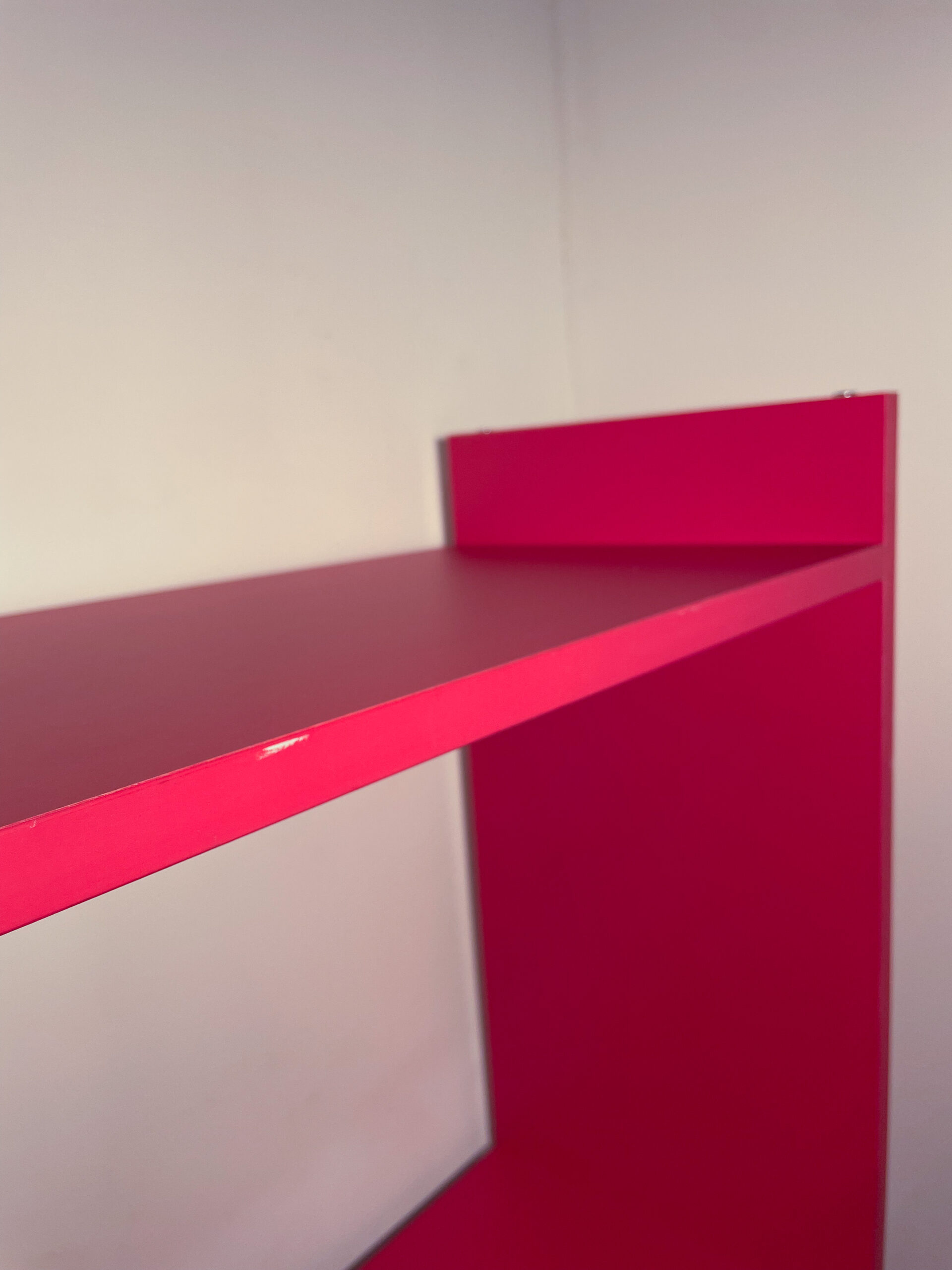 Etagère bibliothèque en bois rouge – Image 3