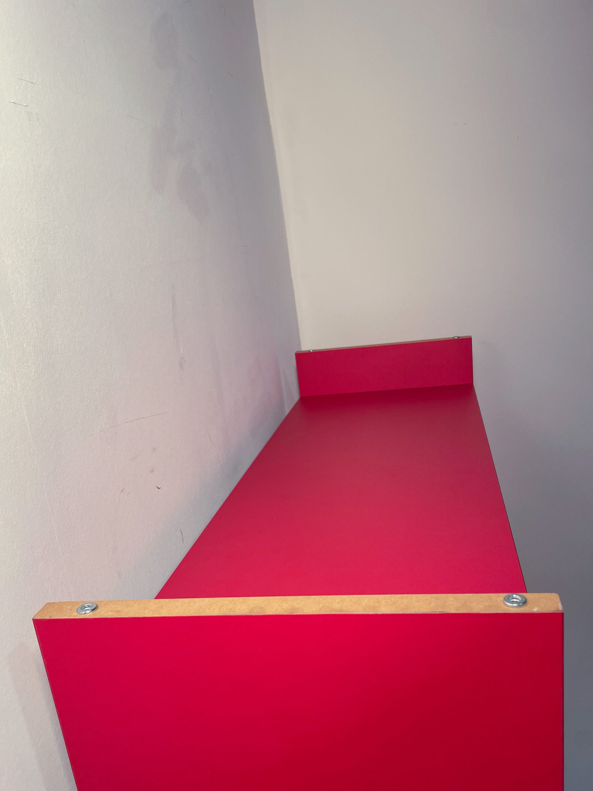 Etagère bibliothèque en bois rouge – Image 4