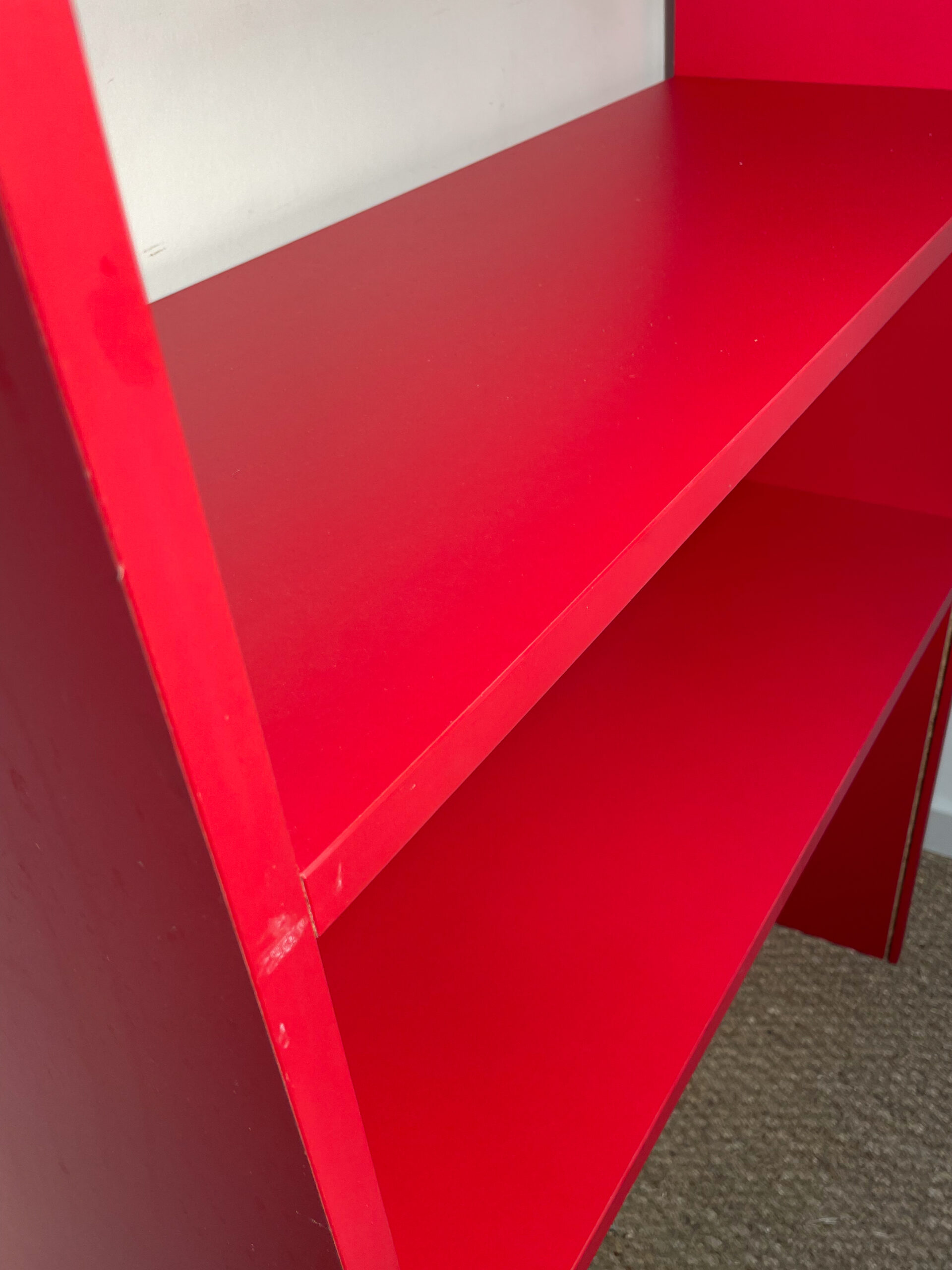 Etagère bibliothèque en bois rouge – Image 5