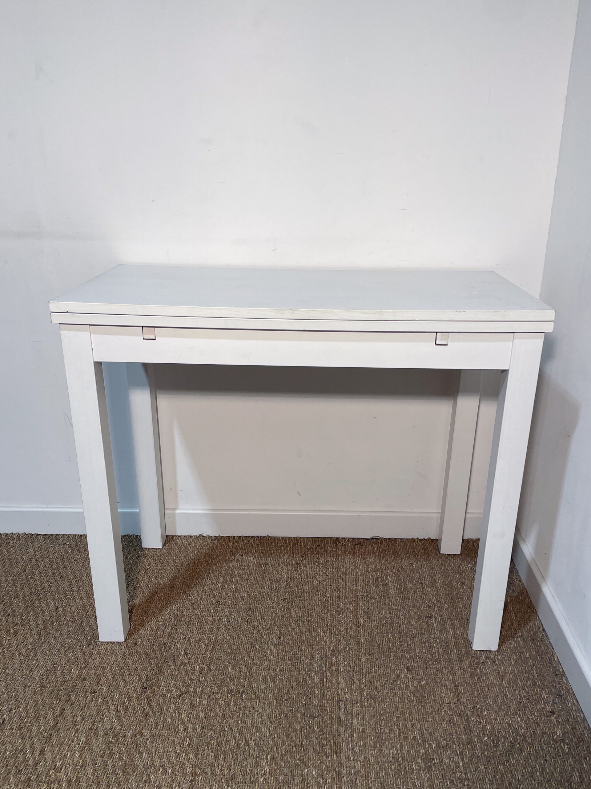 Petit bureau / Table à rallonges en bois blanc – Image 2