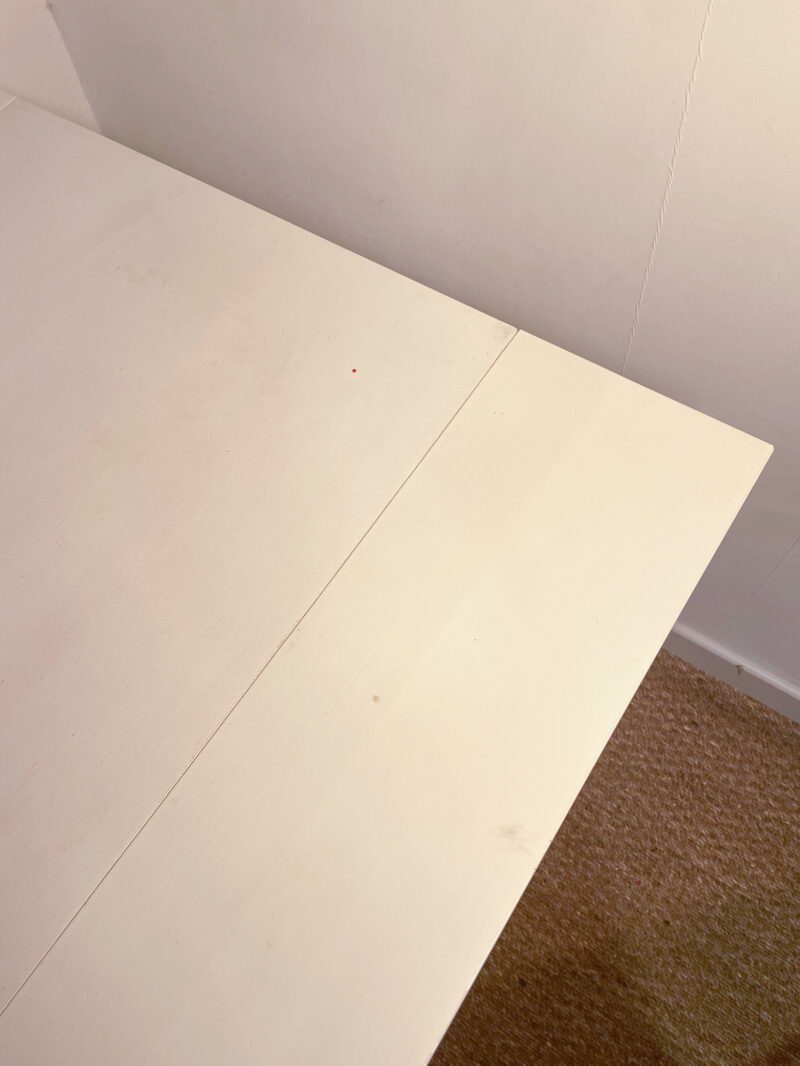 Petit bureau / Table à rallonges en bois blanc – Image 5