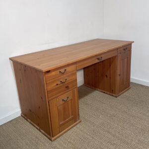 Grand bureau en bois mat