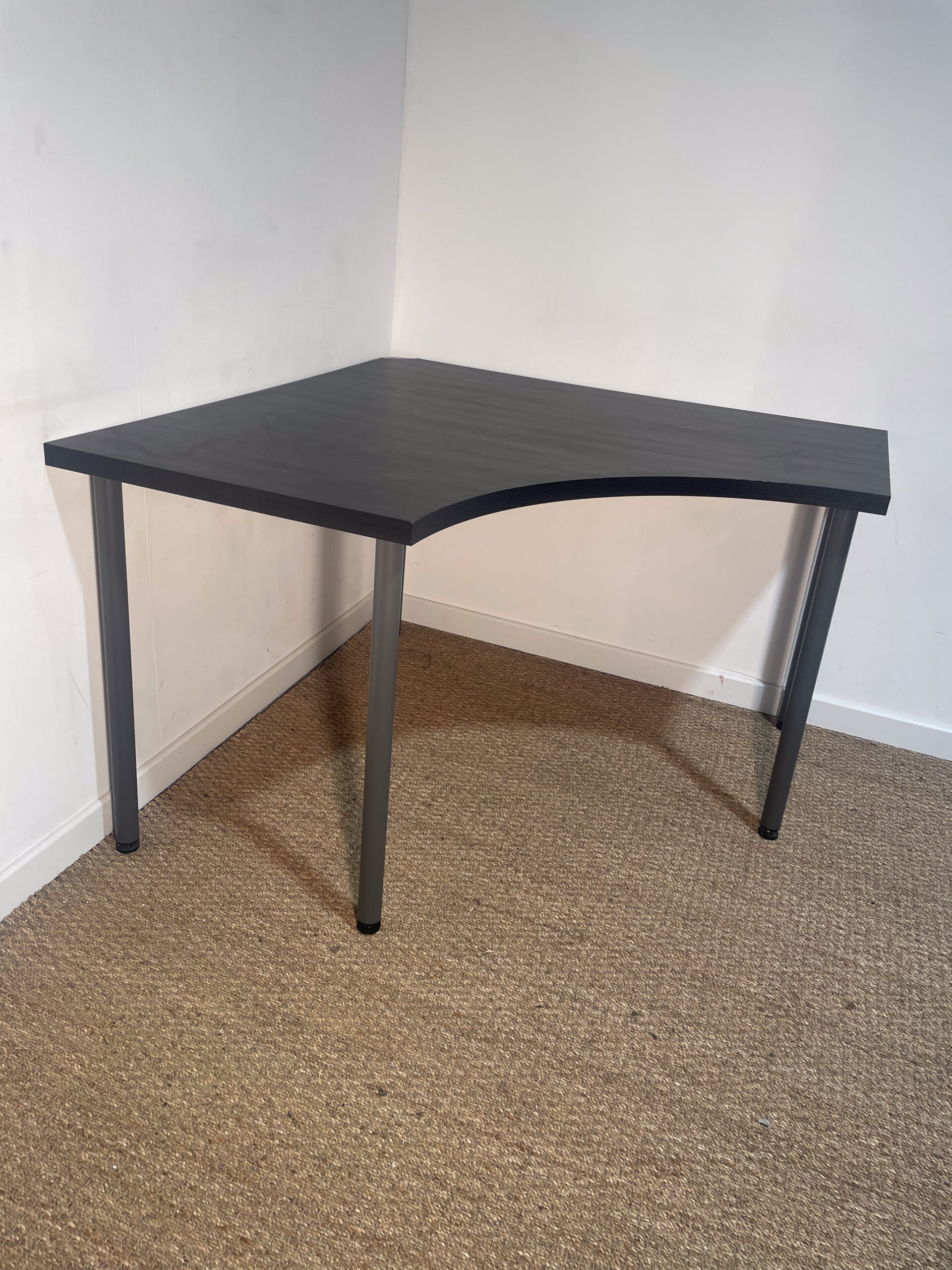 Bureau d'angle léger en bois noir