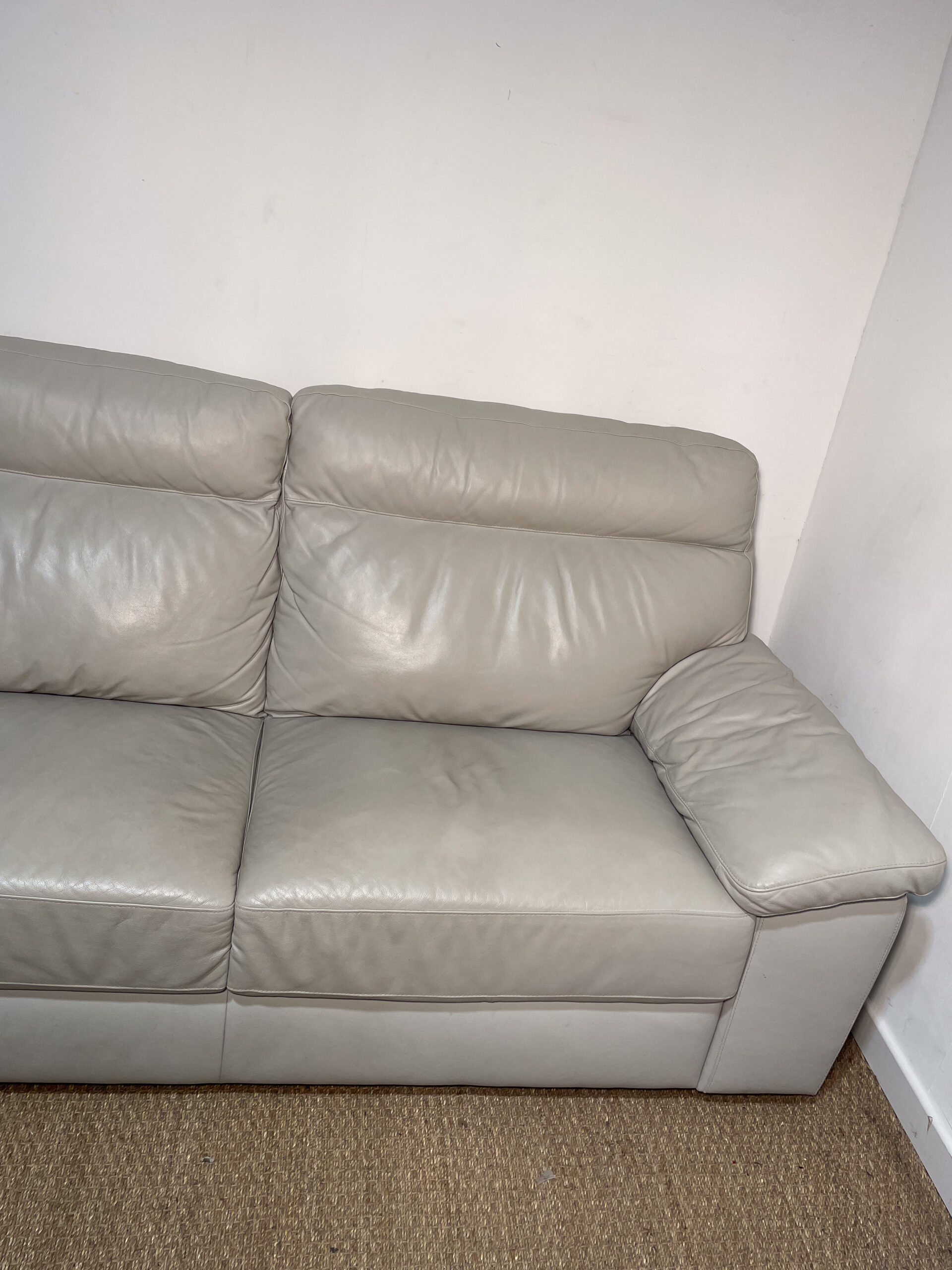 Canapé en cuir gris clair – Image 3