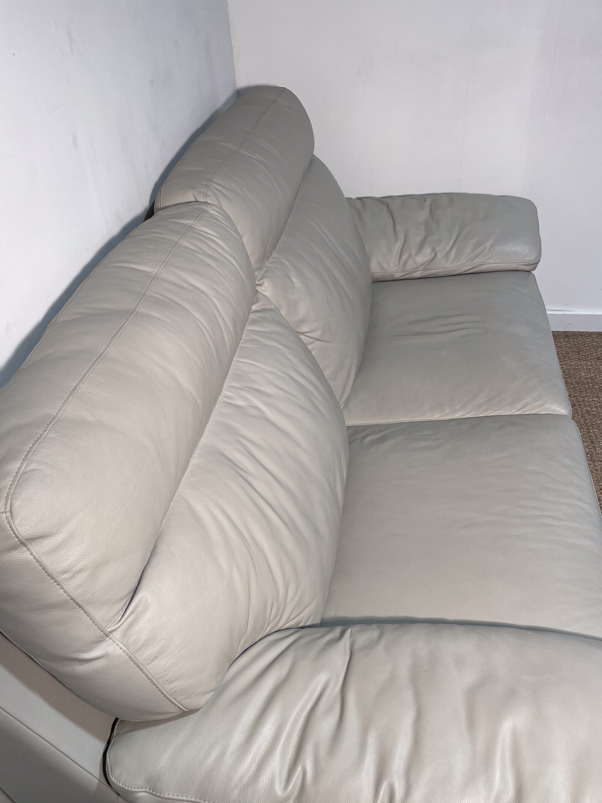 Canapé en cuir gris clair – Image 5