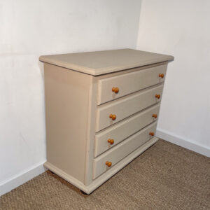 Commode à tiroirs en bois beige