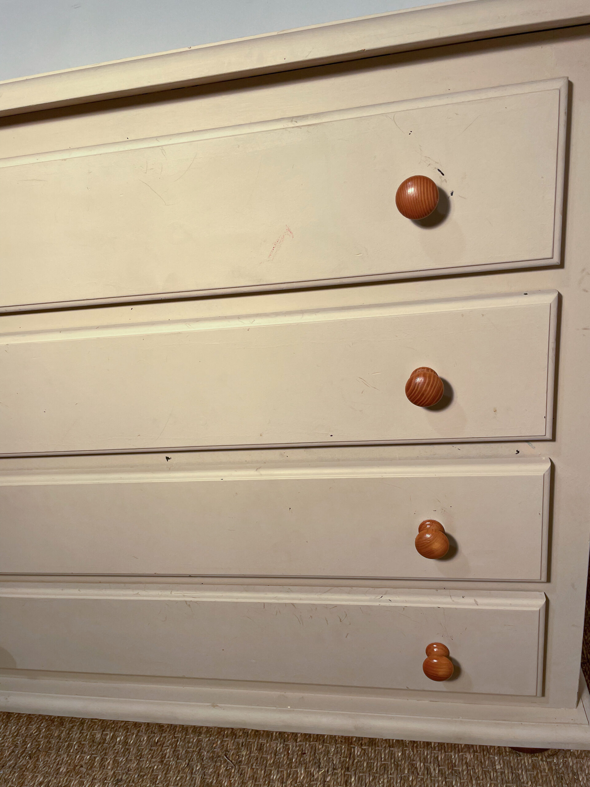 Commode à tiroirs en bois beige – Image 4