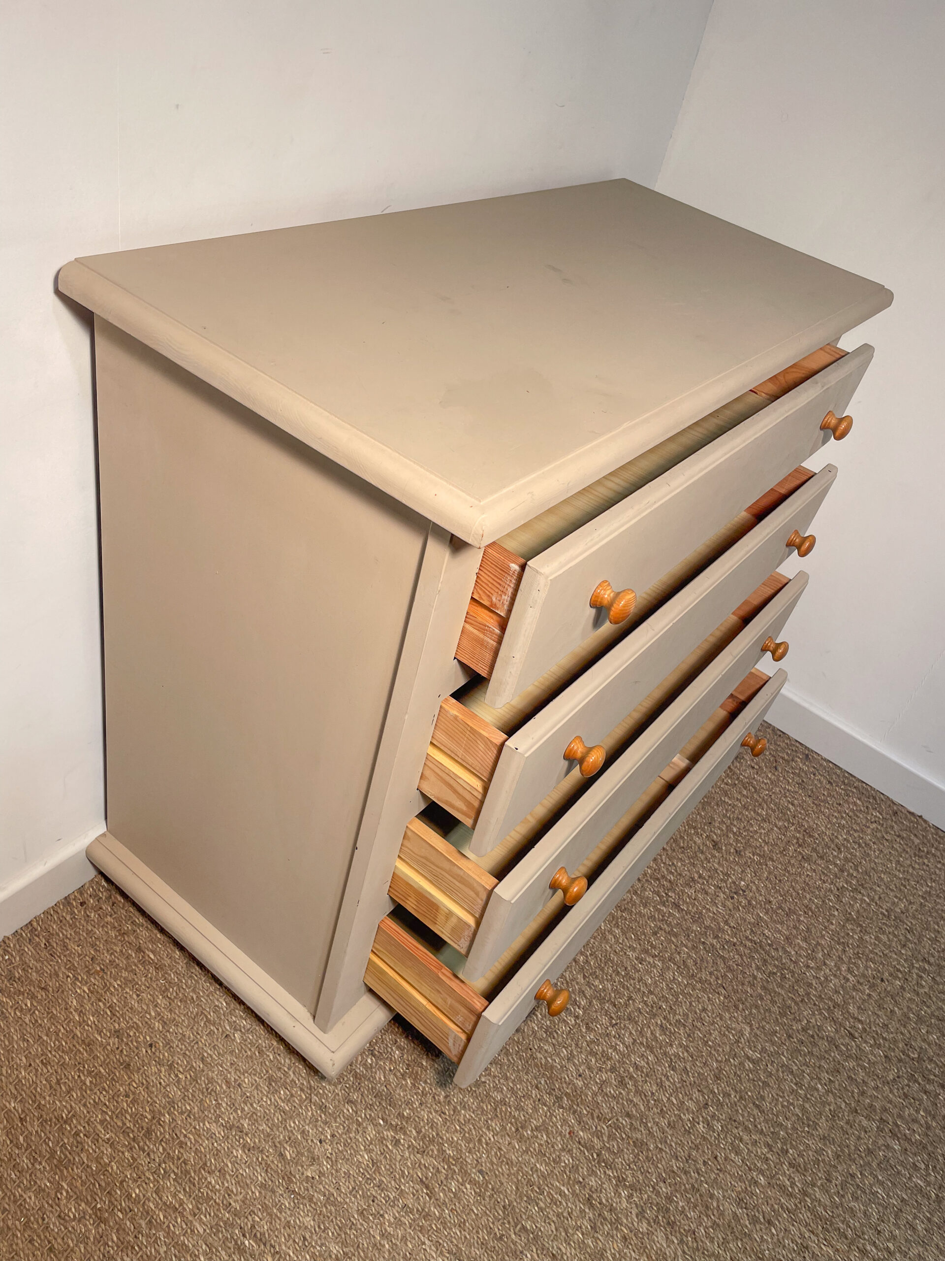 Commode à tiroirs en bois beige – Image 6