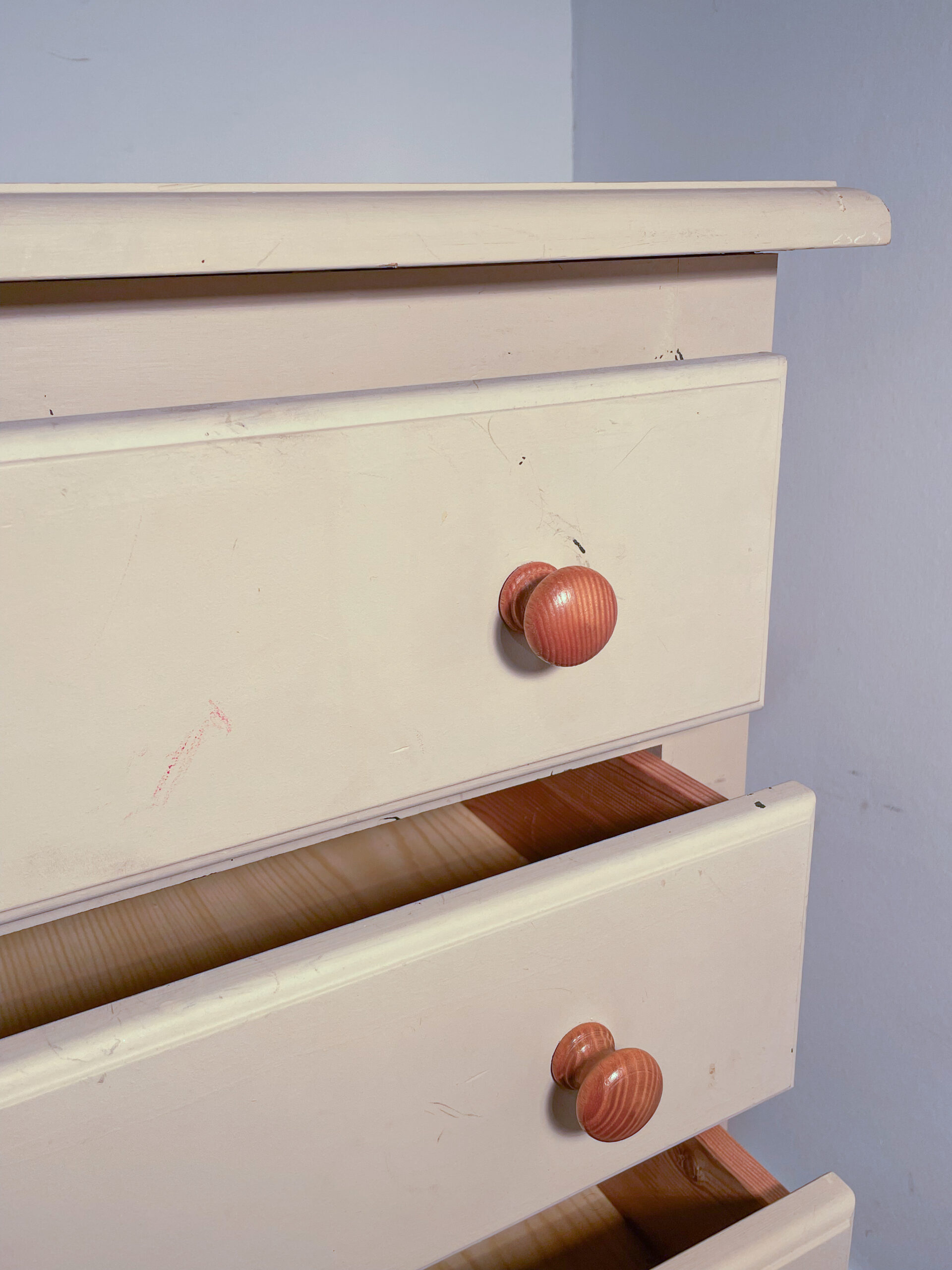 Commode à tiroirs en bois beige – Image 7