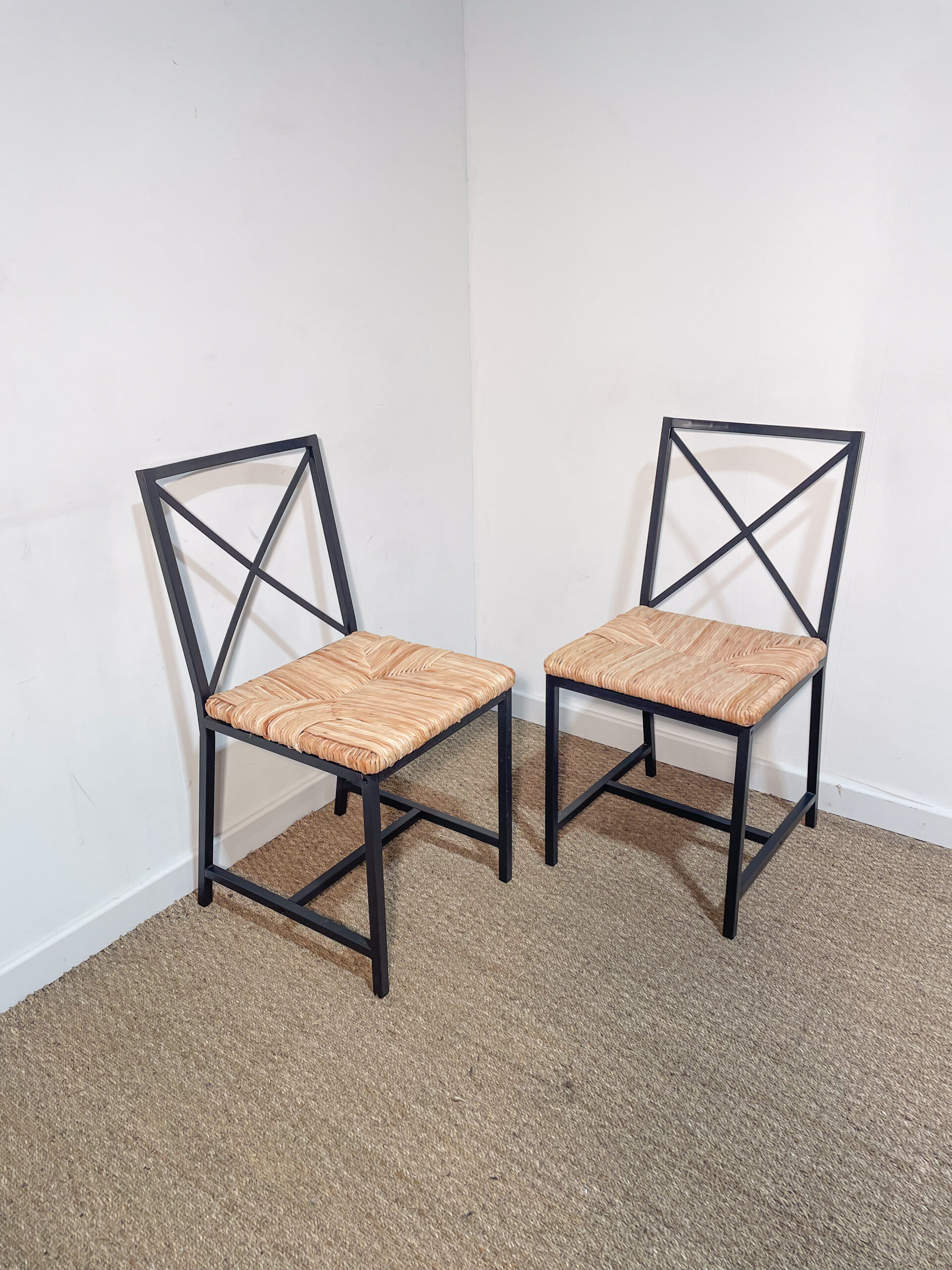 Lot de 2 chaise en métal noir et paille