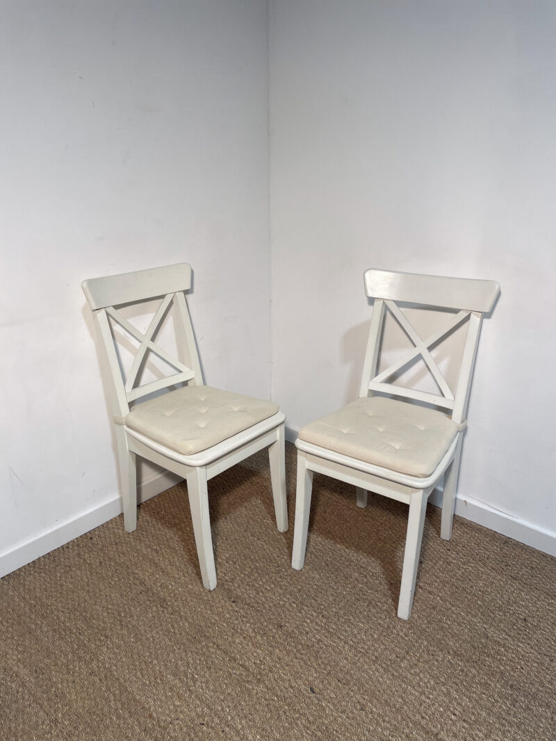 Lot de 2 chaises en bois blanc