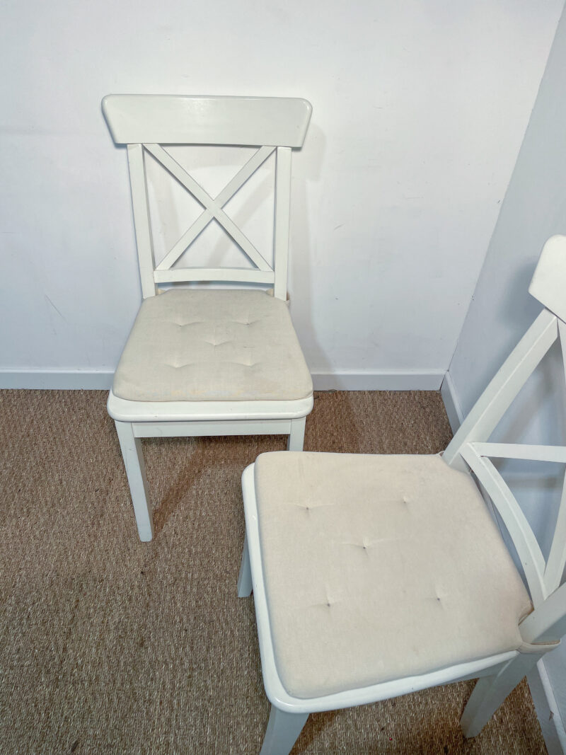 Lot de 2 chaises en bois blanc – Image 3