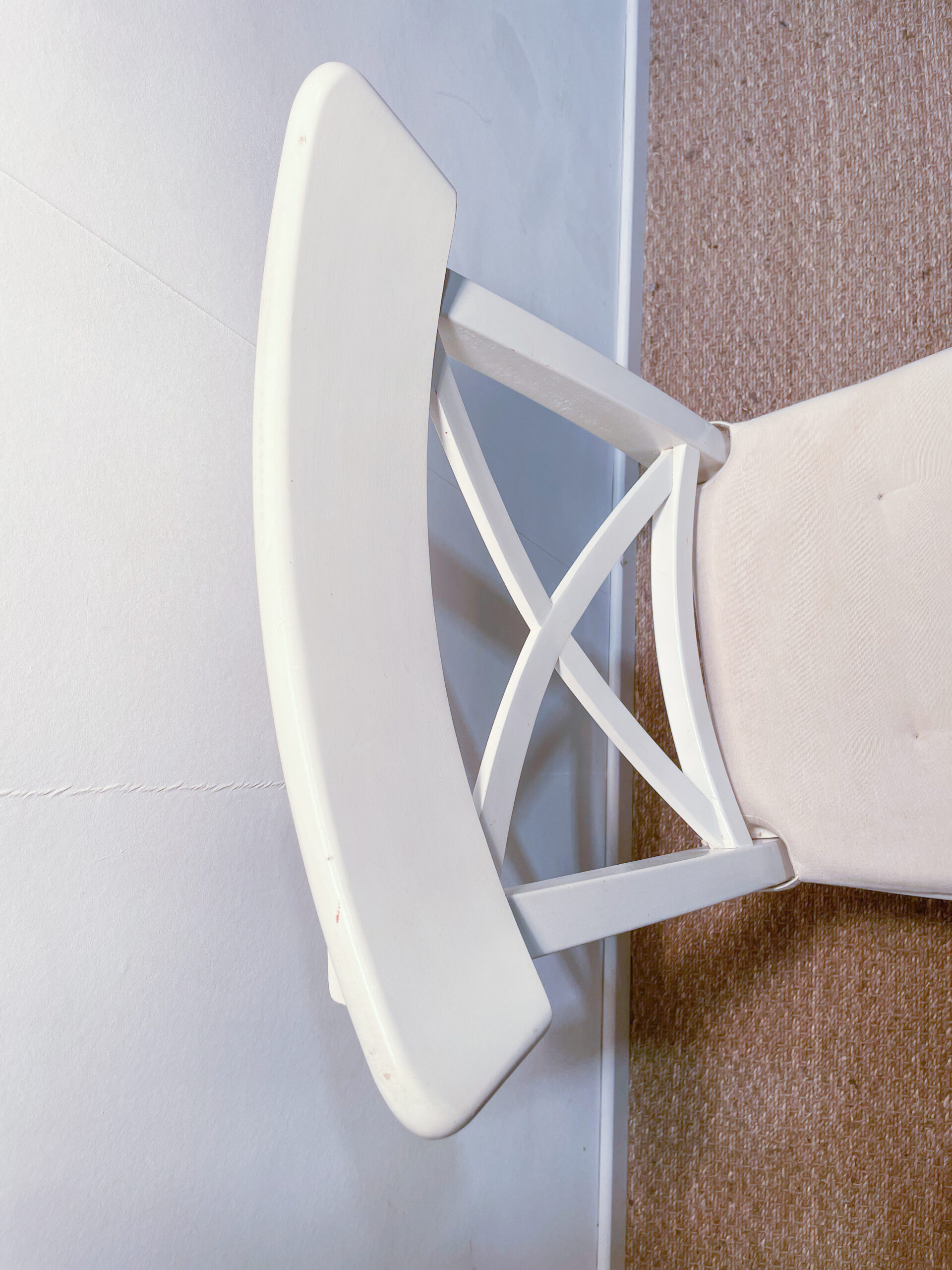 Lot de 2 chaises en bois blanc – Image 4