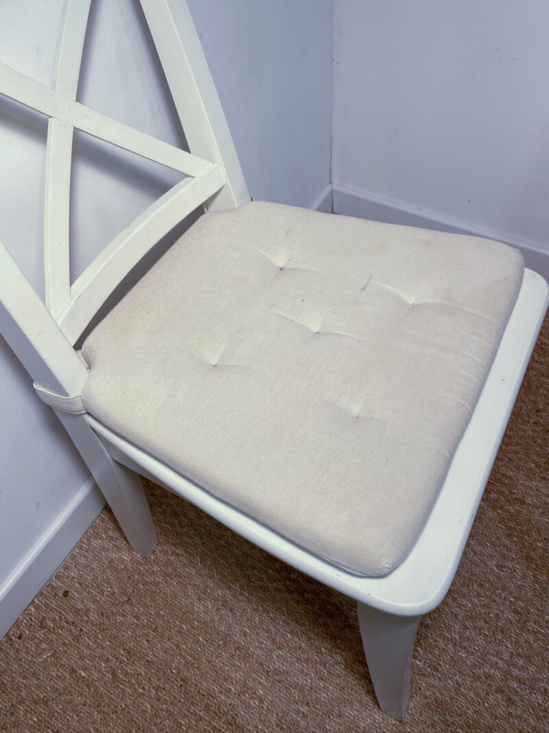 Lot de 2 chaises en bois blanc – Image 5