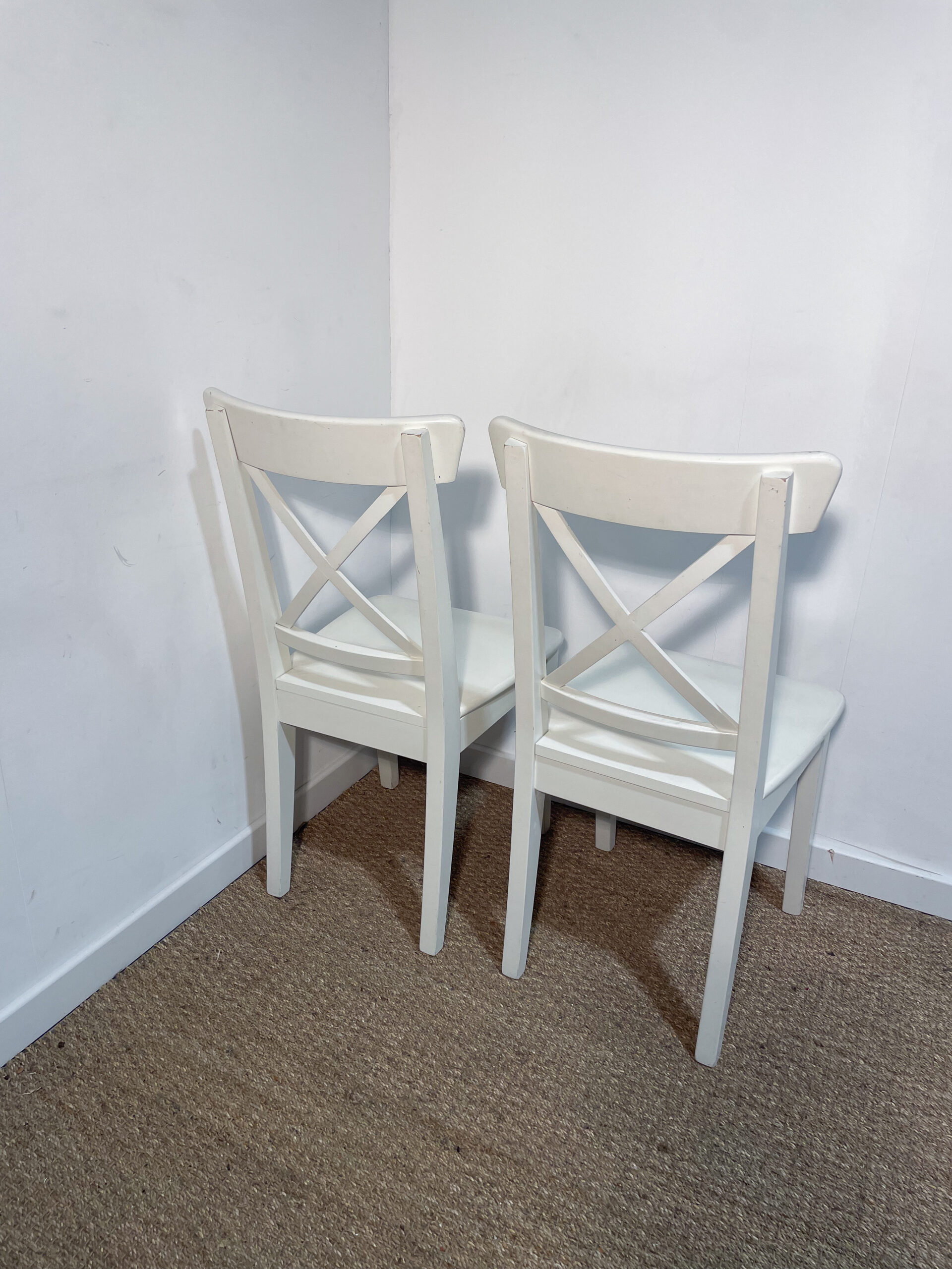 Lot de 2 chaises en bois blanc – Image 7