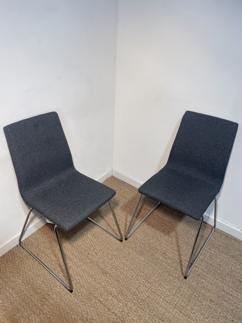 Lot de 2 chaises anthracite chromées – Image 3
