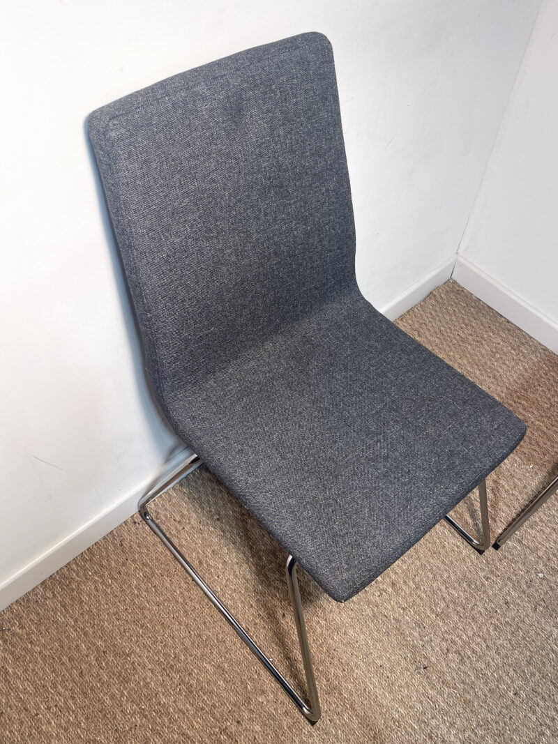 Lot de 2 chaises anthracite chromées – Image 4
