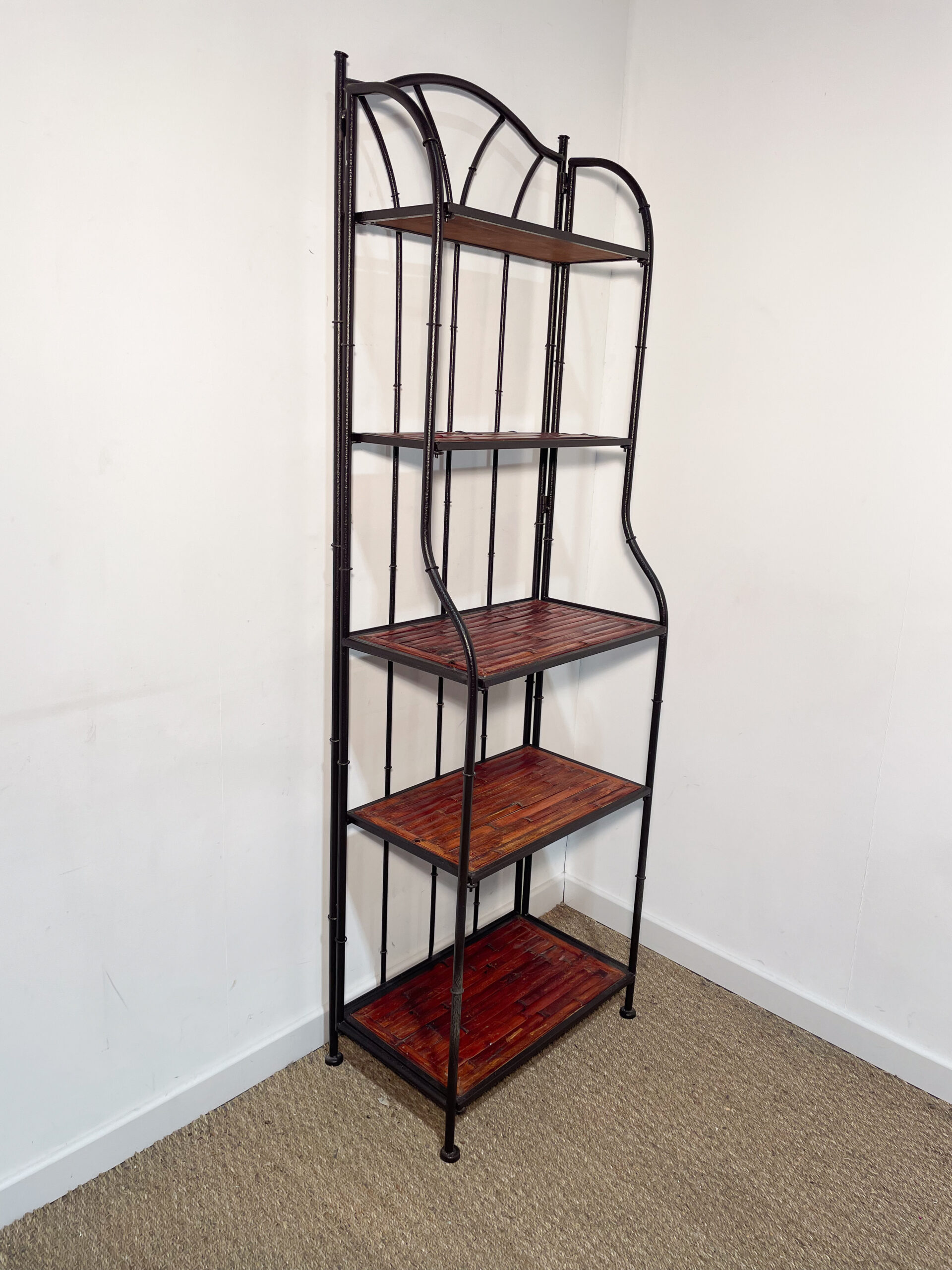 Etagère en fer forgé et bambou