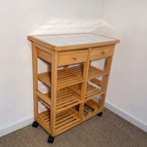 Desserte en bois et carrelage