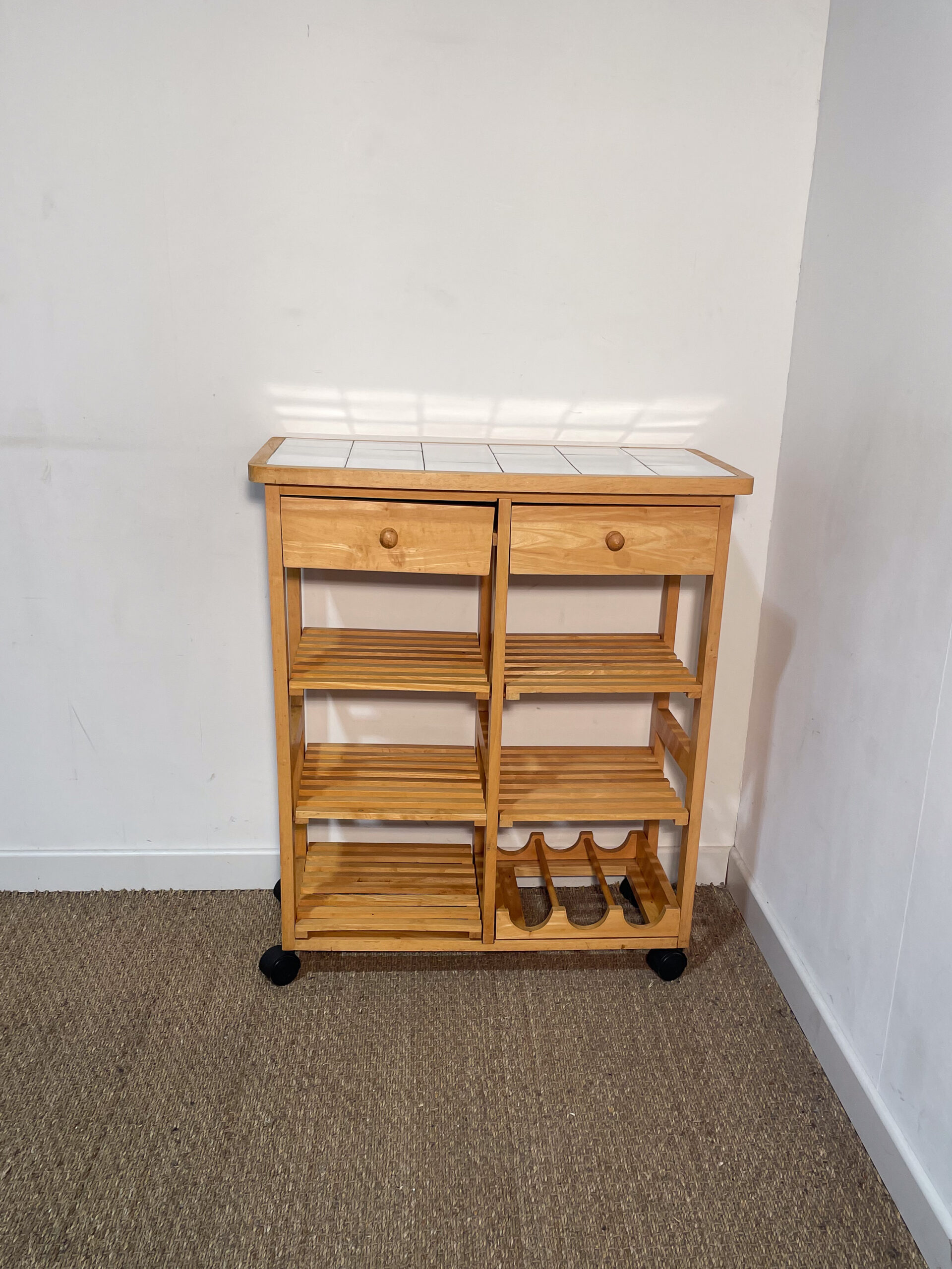 Desserte en bois et carrelage – Image 2